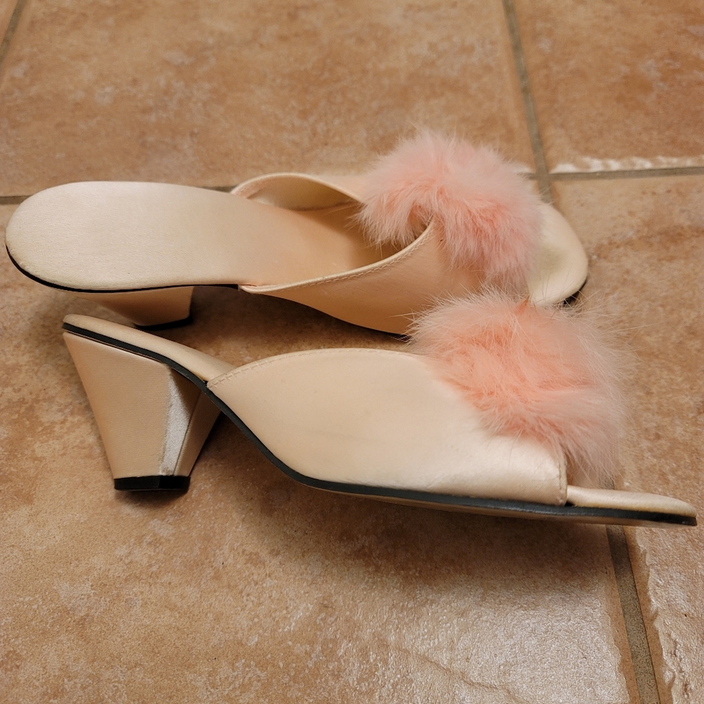 Satin slippers with fur bow sz 7